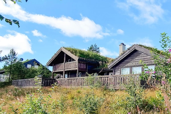 Ruim vakantiehuis in Åseral met jacuzzi en sauna, vlakbij meer - thumbnail 1