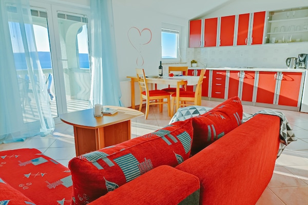Op 800 m van zee: Ruim appartement voor 2 personen in Senj - thumbnail 3