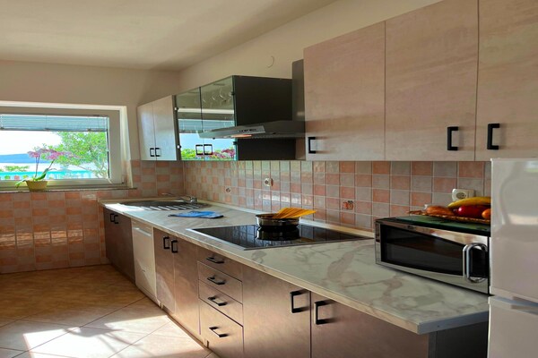 Op 800 m van zee: Ruim appartement voor 2 personen in Senj - thumbnail 6