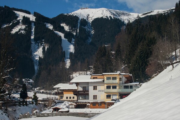 werner sleeps 8