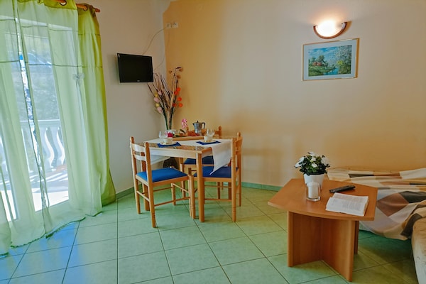 Knus appartement met zwembad en zeezicht in Senj - thumbnail 3