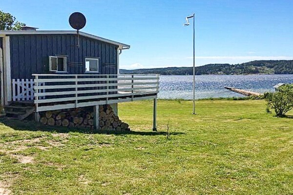 Ruim vakantiehuis direct aan zee met eigen steiger in Ljungskile - thumbnail 3