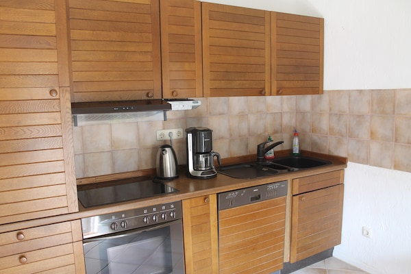Knus appartement in Reddelich met tuin, BBQ & Wi-Fi, 9 km van strand - thumbnail 4