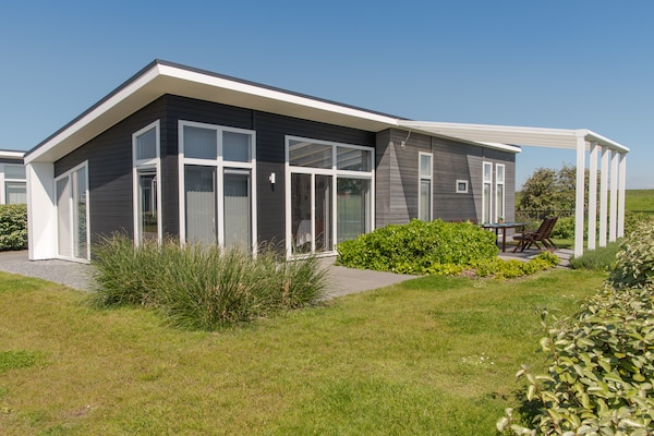 Modern vakantiehuis op Oosterschelde Water Resort in Wemeldinge - thumbnail 1