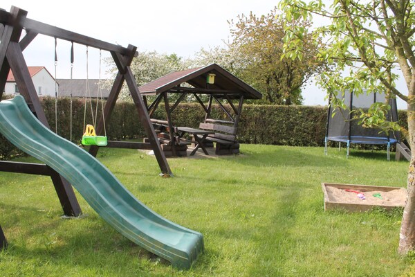 Rustiek appartement op boerderij met uitzicht op paardenweide bij Kröpelin - thumbnail 5