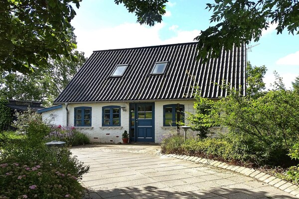 Golfvilla met whirlpool aan de golfbaan op Langeland - thumbnail 1