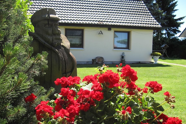 Romantisch vakantiehuis Im Grünen in Kühlungsborn, 1,5 km van het strand - thumbnail 1