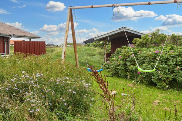 Vrijstaand familiehuis met wellness, 350m van de Noordzee in Harboøre - thumbnail 4