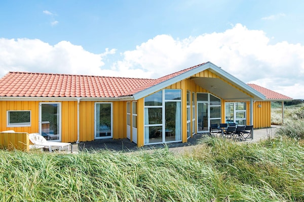 Sfeervol duinhuis met zwembad, sauna en zeezicht op 200 meter van strand - thumbnail 1