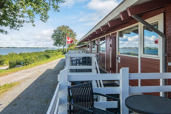 Vrijstaand vakantiehuis met zeezicht op 200m van het strand bij Aabenraa - thumbnail 2