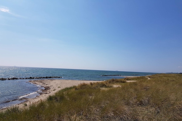 Ruim vakantiehuis met sauna & whirlpool op 900m van de zee in Rødby - thumbnail 6