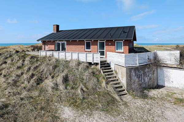 Vrijstaand vakantiehuis met sauna en panoramisch zeezicht op 100 meter van het strand - thumbnail 1