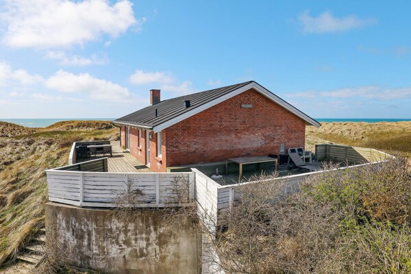 Vrijstaand vakantiehuis met sauna en panoramisch zeezicht op 100 meter van het strand - thumbnail 2