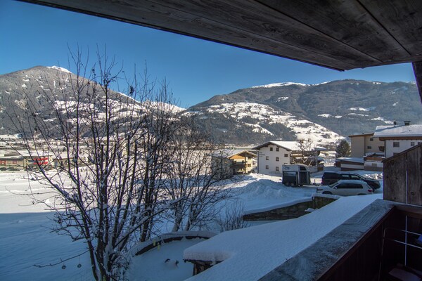 Op 1 km van centrum Kaltenbach: ruim appartement direct aan de piste - thumbnail 2