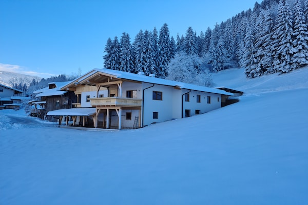 Op 1 km van centrum Kaltenbach: ruim appartement direct aan de piste - thumbnail 1