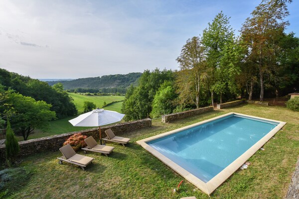 Authentiek landhuis voor 9 personen met privébos en zwembad in de Dordogne - thumbnail 1