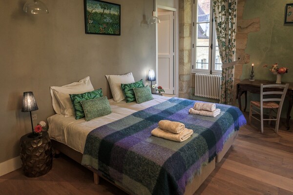 Authentiek landhuis voor 9 personen met privébos en zwembad in de Dordogne - thumbnail 3