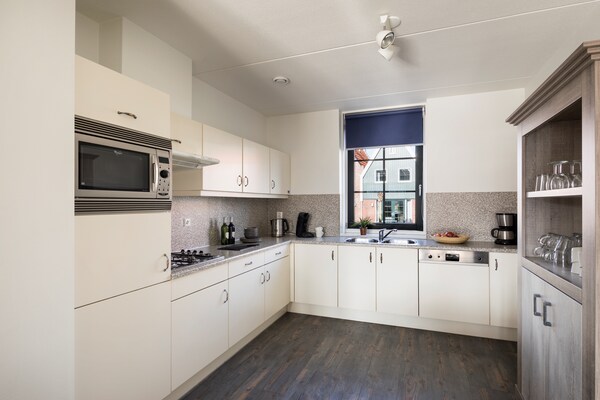 Modern appartement voor 7 personen op Marinapark Volendam aan het water - thumbnail 3