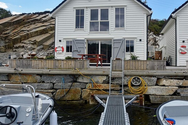 Modern vakantiehuis in Urangsvåg voor 8 personen met fjordzicht - thumbnail 1