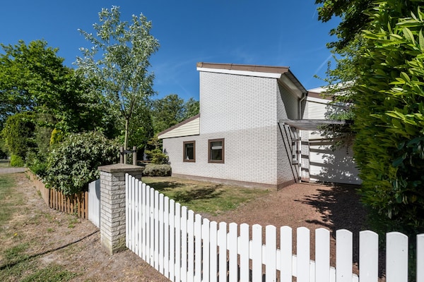 Vrijstaande bungalow aan Veerse Meer in Kamperland voor 7 personen - thumbnail 1