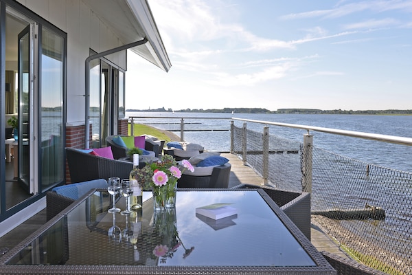 Penthouse XXL aan Veerse Meer met dakterras en aanlegsteiger in Kamperland - thumbnail 2