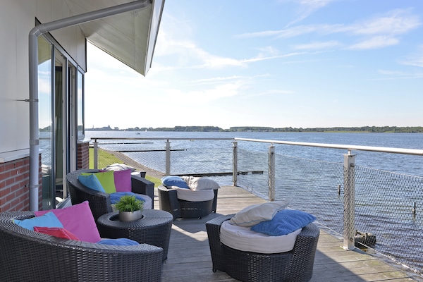 Penthouse XXL aan Veerse Meer met dakterras en aanlegsteiger in Kamperland - thumbnail 1
