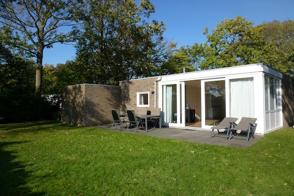 Vrijstaande familiebungalow aan Veerse Meer met houtkachel en grote tuin - thumbnail 6