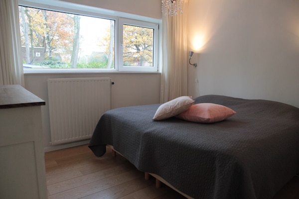 Vrijstaande familiebungalow aan Veerse Meer met houtkachel en grote tuin - thumbnail 4