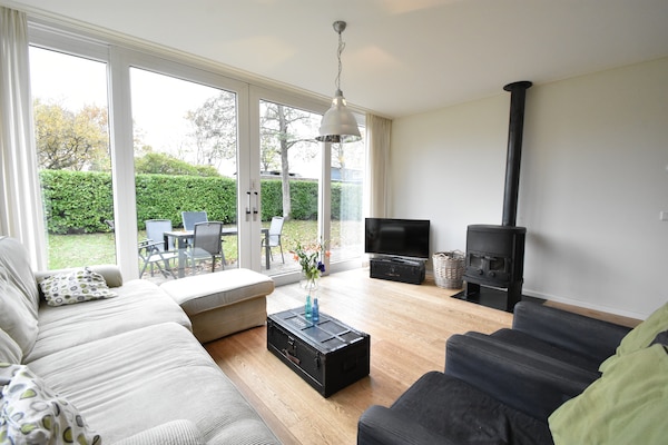 Vrijstaande familiebungalow aan Veerse Meer met houtkachel en grote tuin - thumbnail 1
