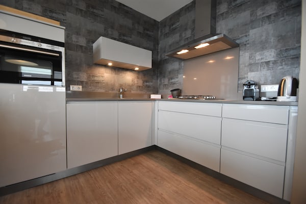 Veerse Muze 7e: luxe appartement met panoramisch uitzicht op het Veerse Meer - thumbnail 2