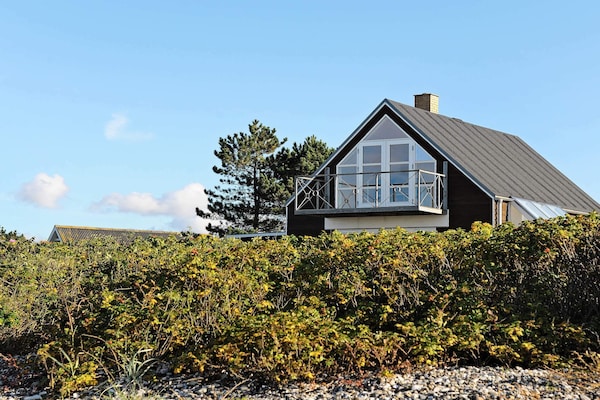 Panoramisch vakantiehuis op slechts 10 meter van de zee bij Brenderup - thumbnail 3