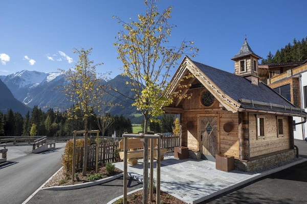 8-persoons chalet aan de piste in Neukirchen · 150 m² - thumbnail 1