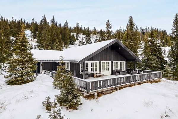 Modern vakantiehuis in Fåvang met panoramisch uitzicht op Kvitfjell - thumbnail 1