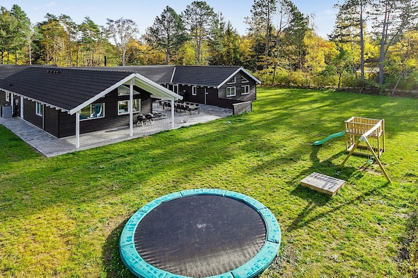 Ruim vakantiehuis in Frederiksværk voor 20 personen met pool en sauna - thumbnail 1