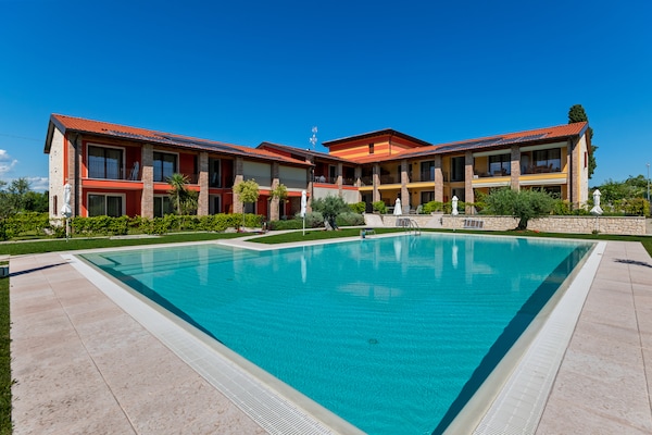 Modern vakantiehuis met zwembad nabij Lazise en het Gardameer - thumbnail 1
