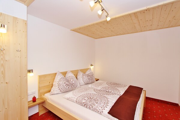Bergappartement met balkon en uitzicht op Hohe Tauern bij Wald im Pinzgau - thumbnail 5
