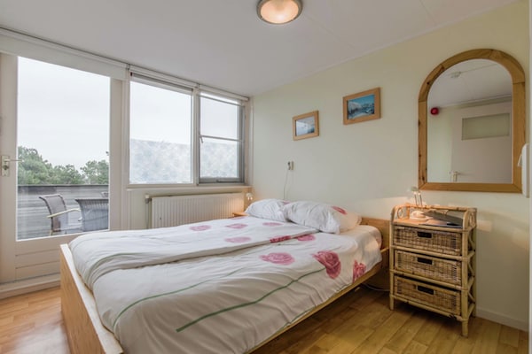 Huize Glory Topaas: sfeervol appartement op loopafstand van zee en duinen - thumbnail 1