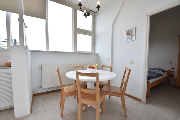Licht penthouseappartement met dakterras in Bergen aan Zee - thumbnail 4