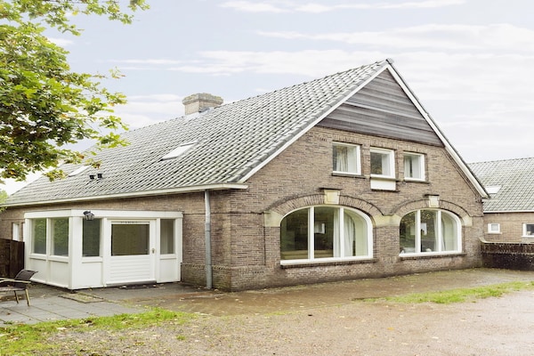 Huize Glory Granaat – Privé appartement in groene oase, 500m van strand - thumbnail 4