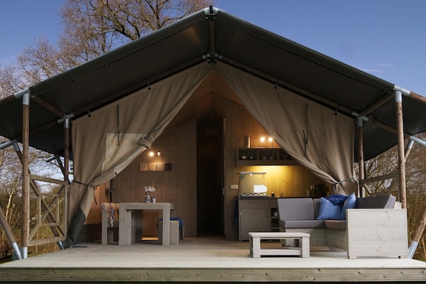 Luxe safaritent met keuken en badkamer op de Veluwe - thumbnail 1