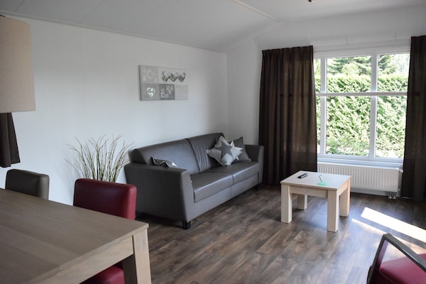 Modern chalet op Recreatiepark de Boshoek in Voorthuizen - thumbnail 2