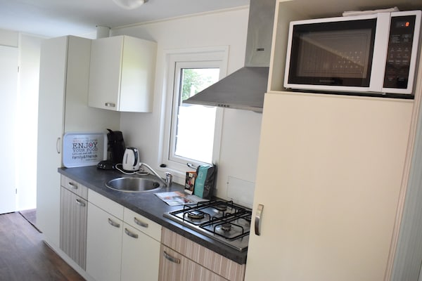 Modern chalet op Recreatiepark de Boshoek in Voorthuizen - thumbnail 3
