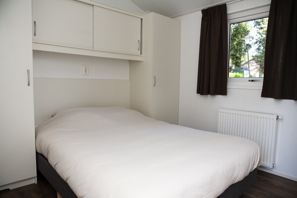 Modern chalet op Recreatiepark de Boshoek in Voorthuizen - thumbnail 4