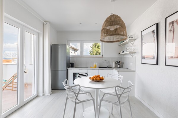 Knus appartement met zeezicht op 70m van strand in Slatine - thumbnail 3