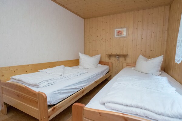 Vrijstaande bosbungalow voor 4 personen aan de golfbaan in Neustadt/Harz - thumbnail 3