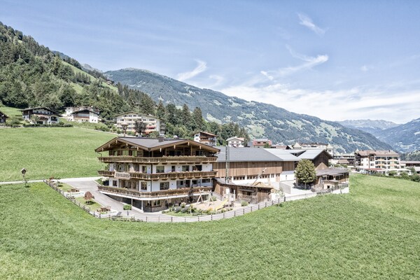 Ruim appartement op boerderij met panoramisch uitzicht op Mayrhofen - thumbnail 1