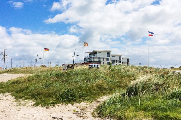 Modern appartement met panoramisch uitzicht op zee en golfbaan in Wendtorf - thumbnail 5