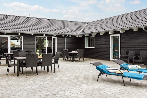 Op 950 m van zee: ruim vakantiehuis in Kappeln voor 20 personen · 267 m² - thumbnail 3