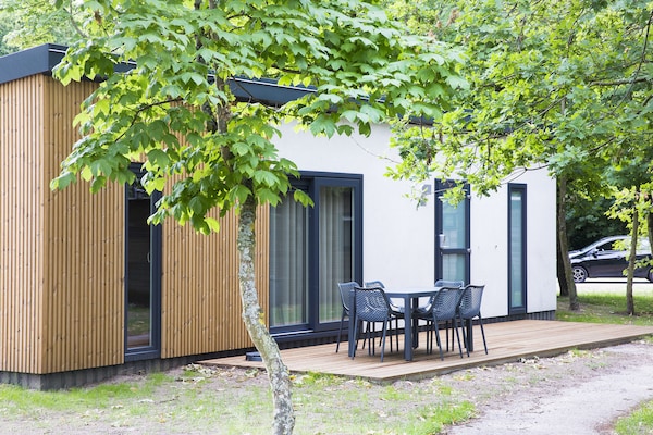 Modern chalet op Vakantiepark Kijkduin, 6 pers., hond toegestaan, 47m² - thumbnail 1