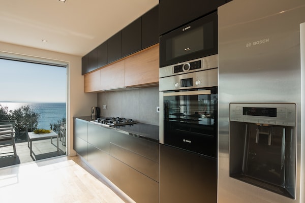 10-persoons villa aan zee in Kozino met panoramisch uitzicht - thumbnail 5